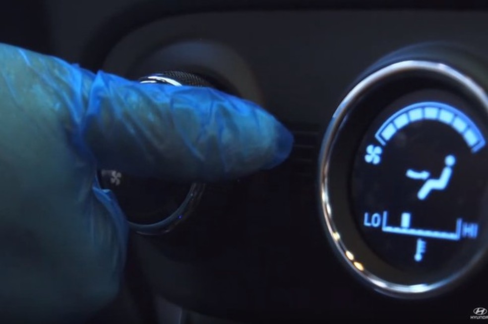 O ar-condicionado é ligado durante algumas etapas para limpar o sistema de climatização (Foto: Divulgação) — Foto: Auto Esporte