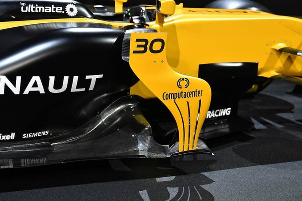  El nuevo Renault es hermoso.  En cuanto a los overoles de los pilotos...