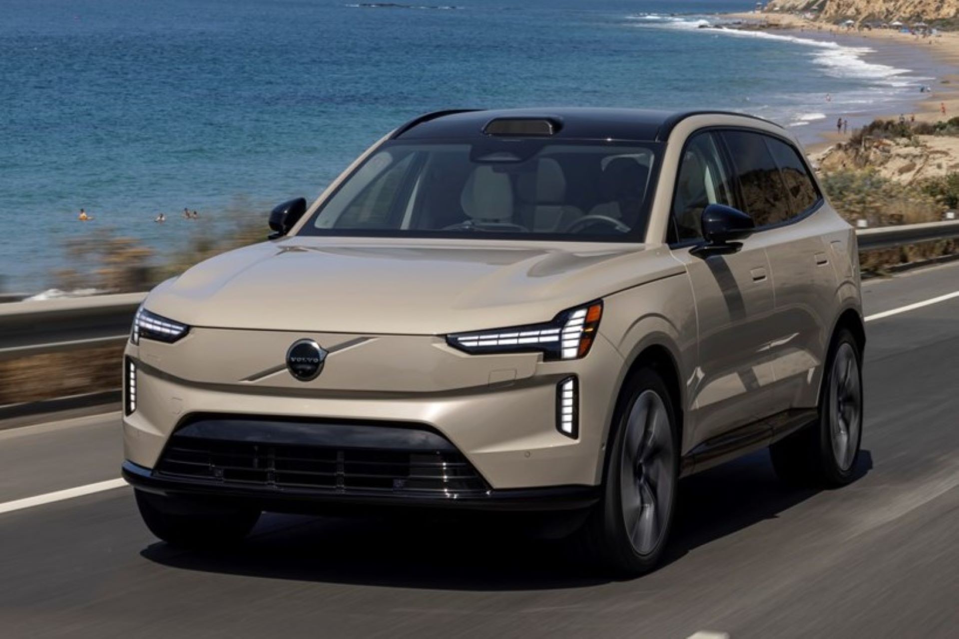 Volvo EX90 chega ao Brasil e é SUV elétrico que “aprende” novas funções