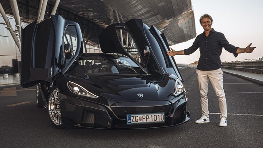 Vídeo: campeão da F1, Nico Rosberg recebe seu hipercarro elétrico de quase 2.000 cv 