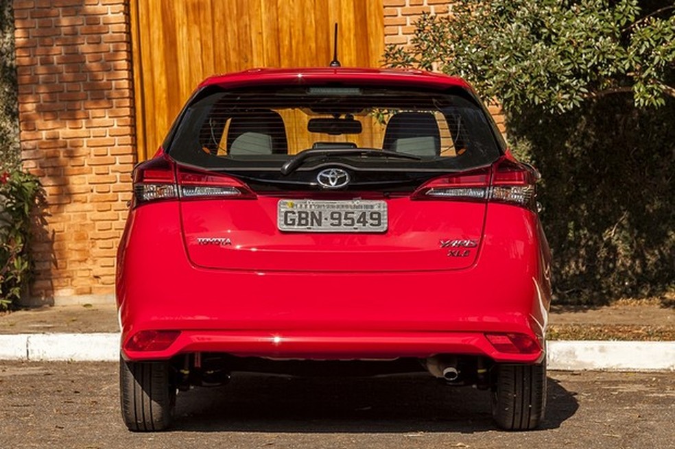 Yaris tem apenas lanternas em led na versão XLS (Foto: Leo Sposito/Auto News Brasil) — Foto: Auto Esporte