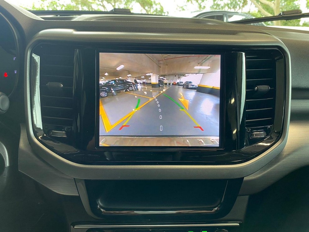 Qualidade da câmera de ré passa longe de empolgar — Foto: André Schaun/Autoesporte