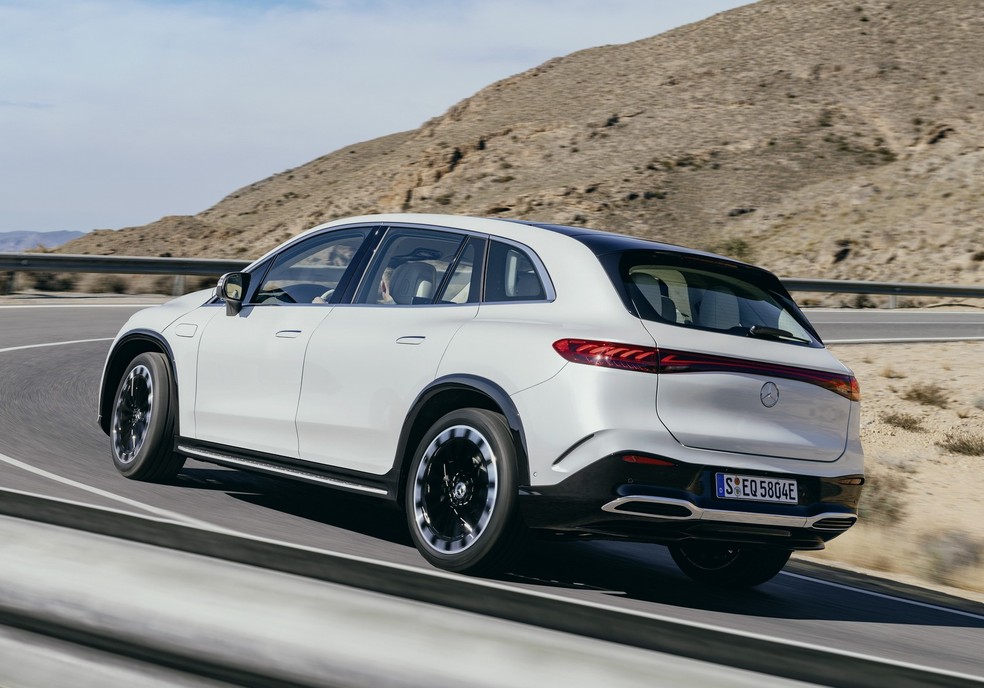 Mercedes-Benz EQS SUV acelera de zero a 100 km/h em 6,7 segundos — Foto: Divulgação