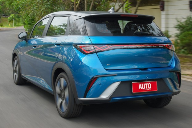 BYD Dolphin Plus traseira movimento