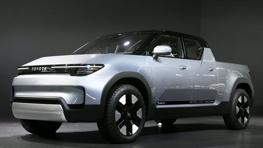 Toyota terá picape do Corolla com motor híbrido flex inédito no Brasil