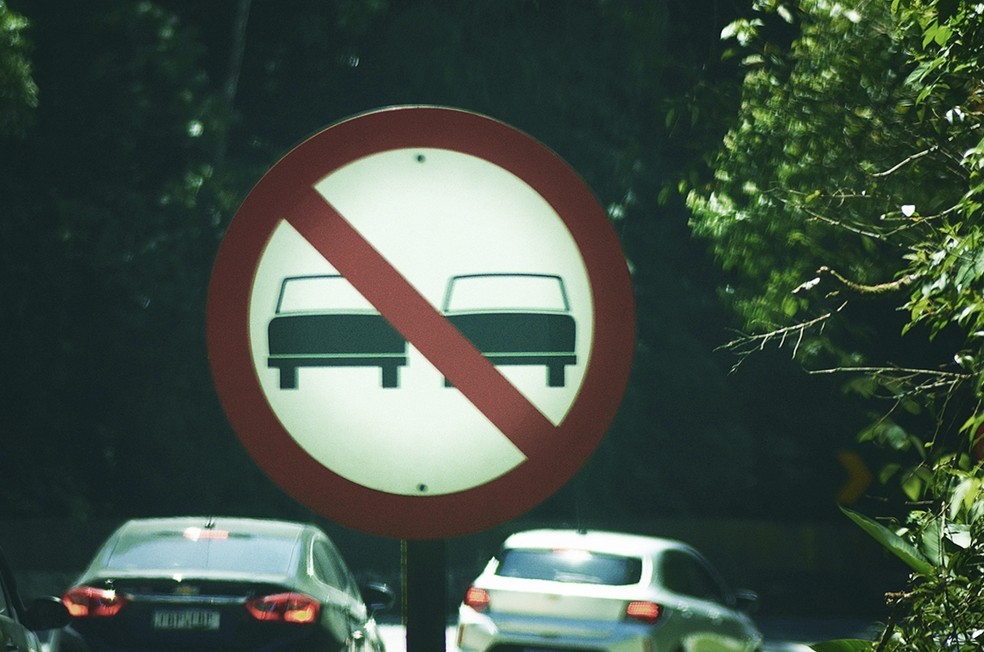 Ultrapassagem arriscada pode suspender a CNH — Foto: André Schaun/Auto News Brasil