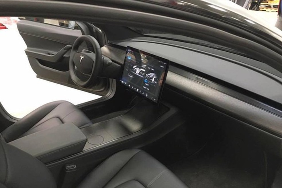 Flagra do Tesla Model 3 (Foto: Reprodução) — Foto: Auto Esporte