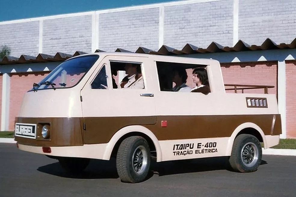  Itaipu E400 tinha 11 cv , 80 km de autonomia e as baterias levavam dez horas para serem recarregadas — Foto: Divulgação 