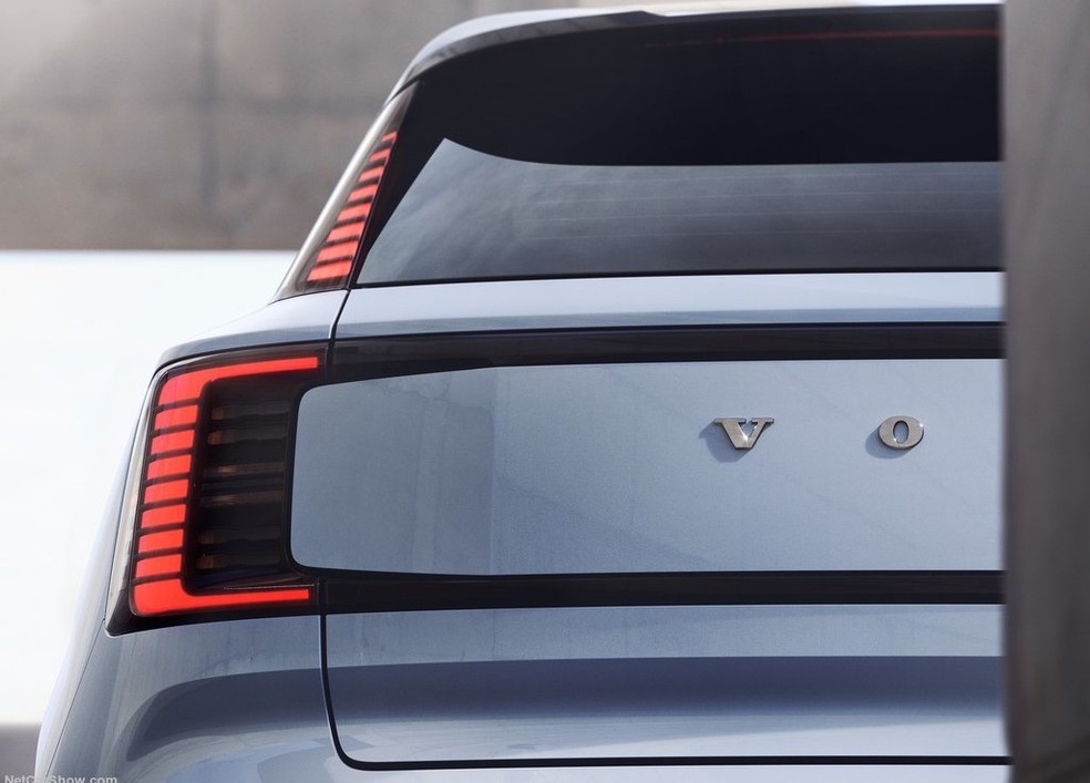 Volvo EX30 tem lanternas divididas em um arranjo muito bonito — Foto: Divulgação
