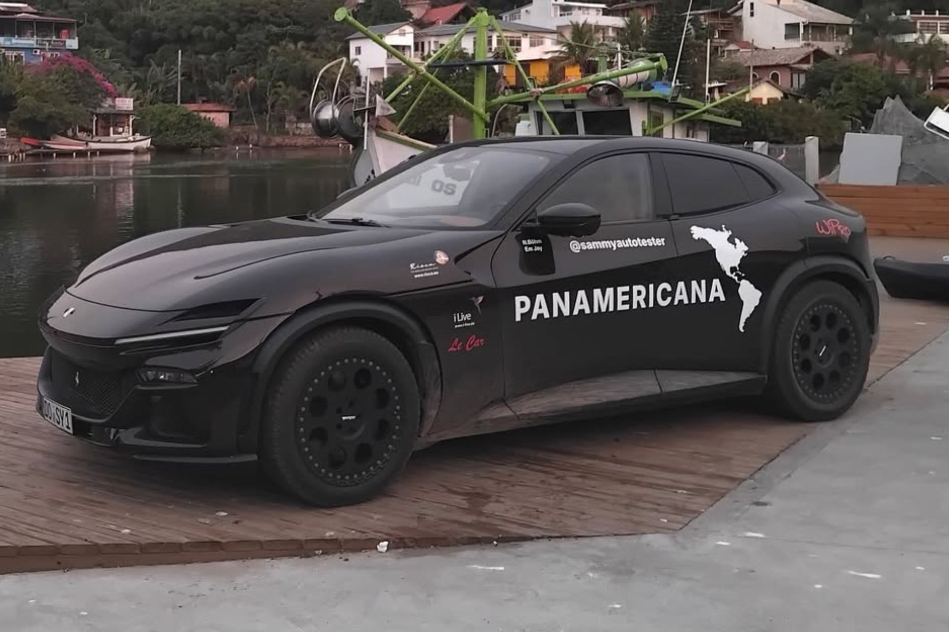 Ferrari de R$ 7 milhões é transformada em off-road para cruzar as Américas