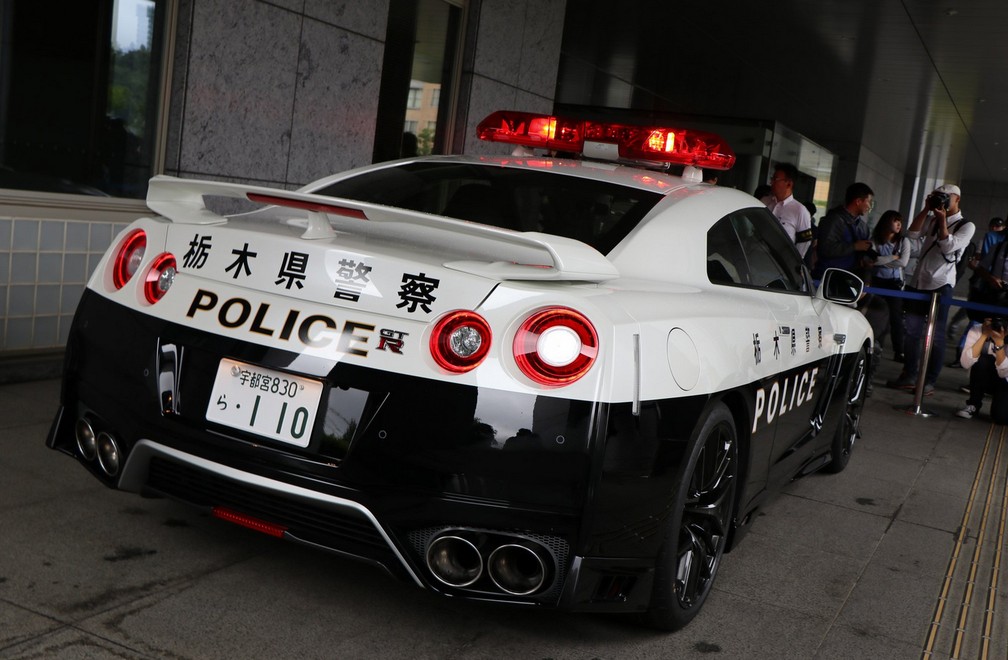 Nissan GT-R vira carro de polícia no Japão - Motor Show