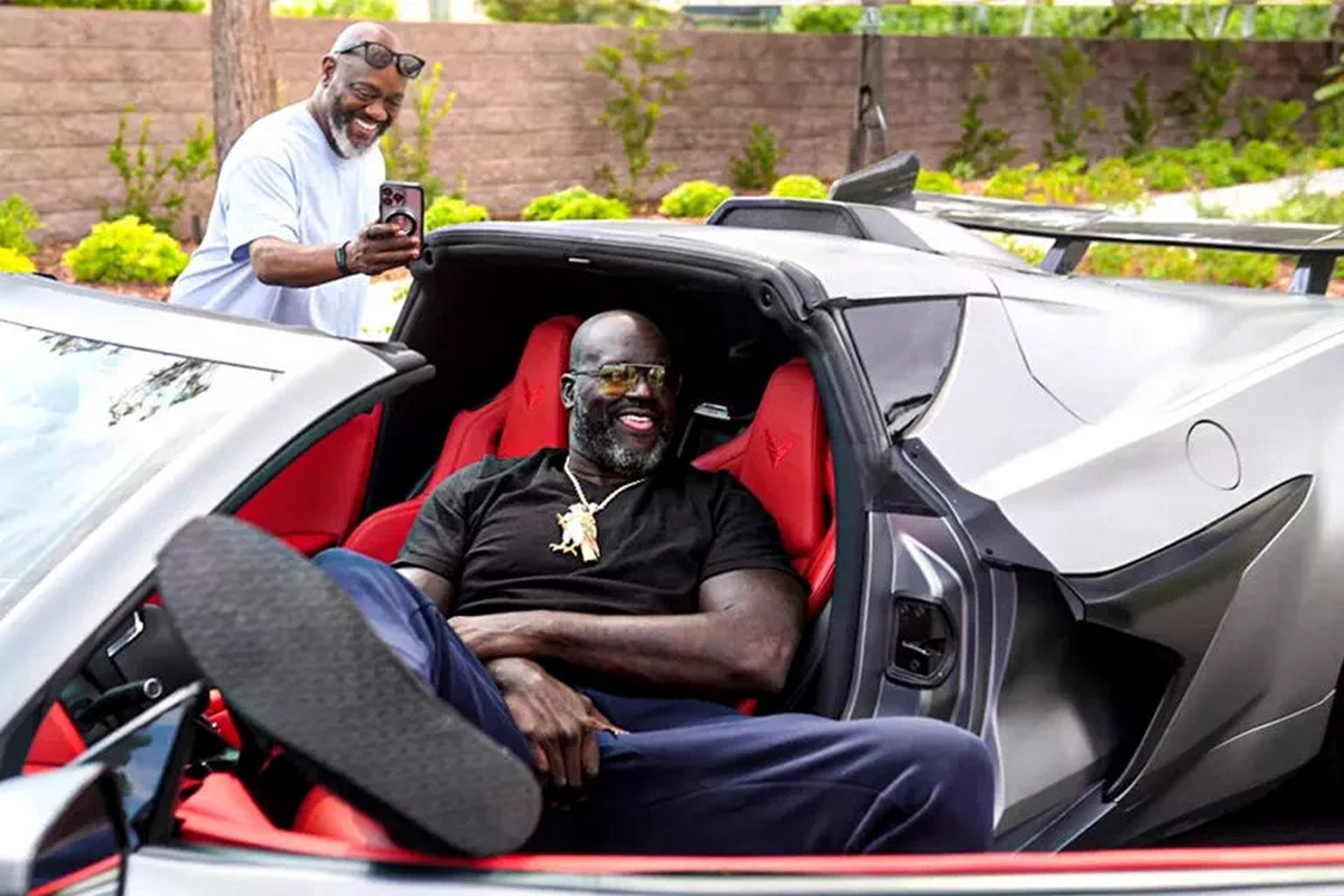 Shaquille O'Neal compra Chevrolet Corvette Z06 customizado para sua altura