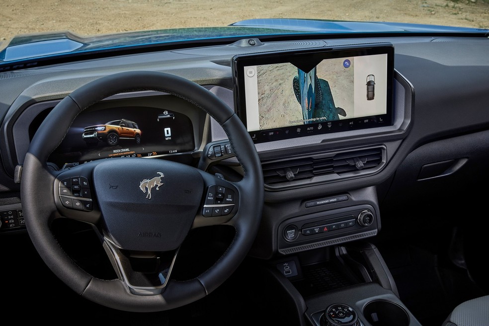 Além do painel digital, Bronco Sport tem câmeras que mostram todo o entorno do veículo — Foto: Divulgação