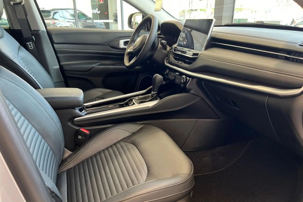 Jeep Commander Longitude 2026 - cabine