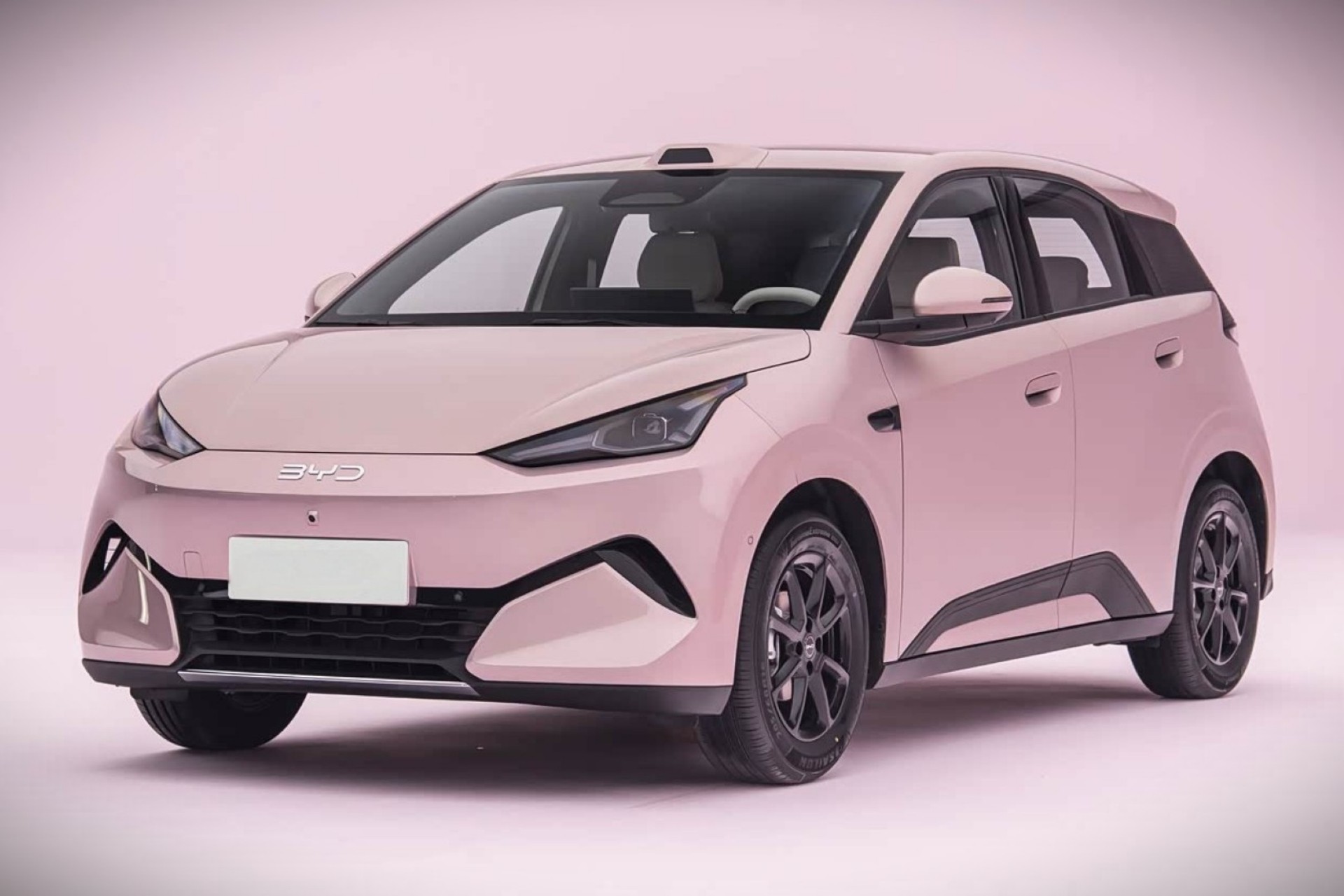Novo BYD Dolphin Mini resolve antiga polêmica do pneu; entenda o que muda