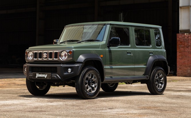 Suzuki Jimny quatro portas dianteira