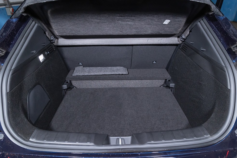 Mesmo com adaptações para o Brasil, porta-malas do Caoa Changan Uni-T é um dos menores do segmento: 425 litros — Foto: Renato Durães/Auto News Brasil