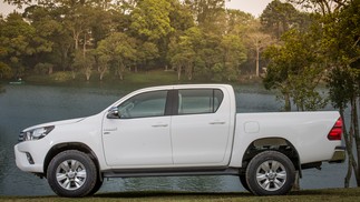 Toyota Hilux e SW4 ganham motor flex no Brasil