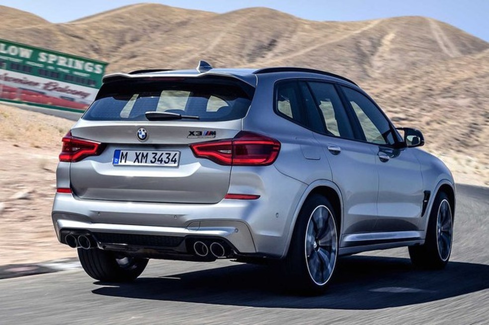 A traseira tem para-choques mais esportivos e quatro saídas de escapamento (Foto: Divulgação) — Foto: Auto Esporte
