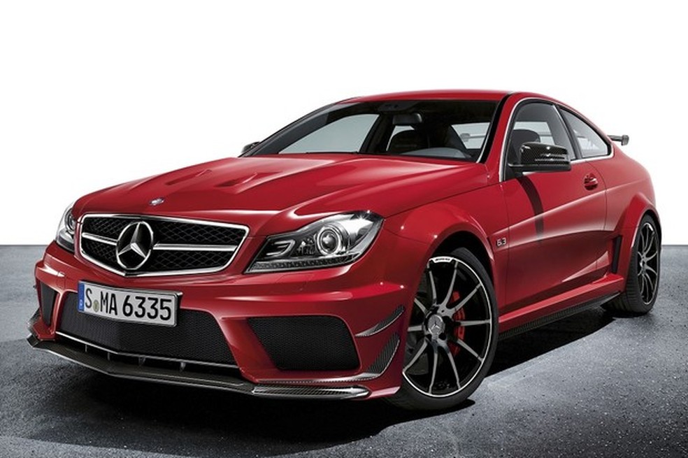 Mercedes-Benz C63 AMG Black Series tinha detalhes opcionais em fibra de carbono na carroceria — Foto: Divulgação