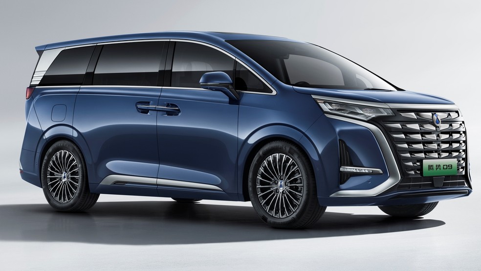 Denza D9 é minivan de luxo de até sete lugares — Foto: Divulgação