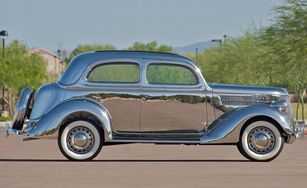 Polir a carroceria do Ford V8 1936 de inox não é algo fácil (Foto: Divulgação) — Foto: Auto Esporte