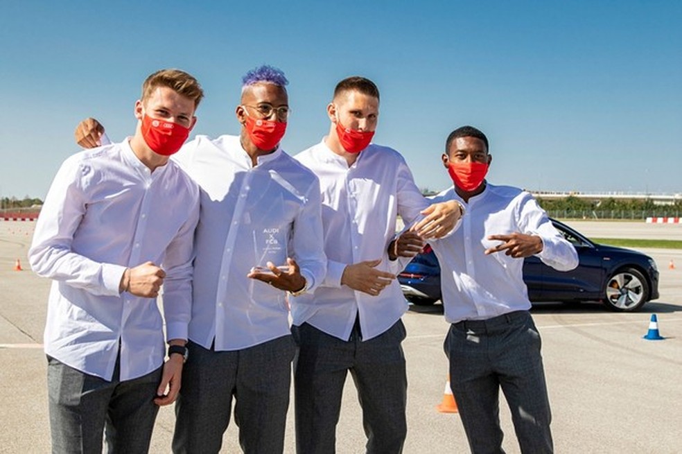 Todos os jogadores do Bayern de Munique receberam um Audi e-tron  (Foto: Divulgação)
