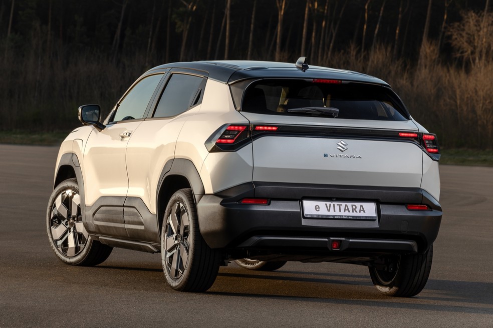 Suzuki e Vitara chega para concorrer com Volvo EX30 e BYD Yuan Pro — Foto: Divulgação