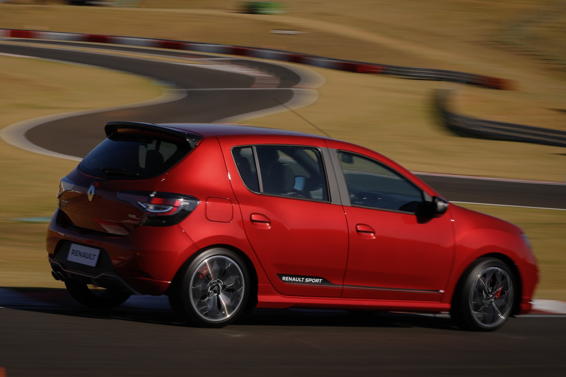 5 carros usados por até R$ 120 mil para quem busca primeiro esportivo