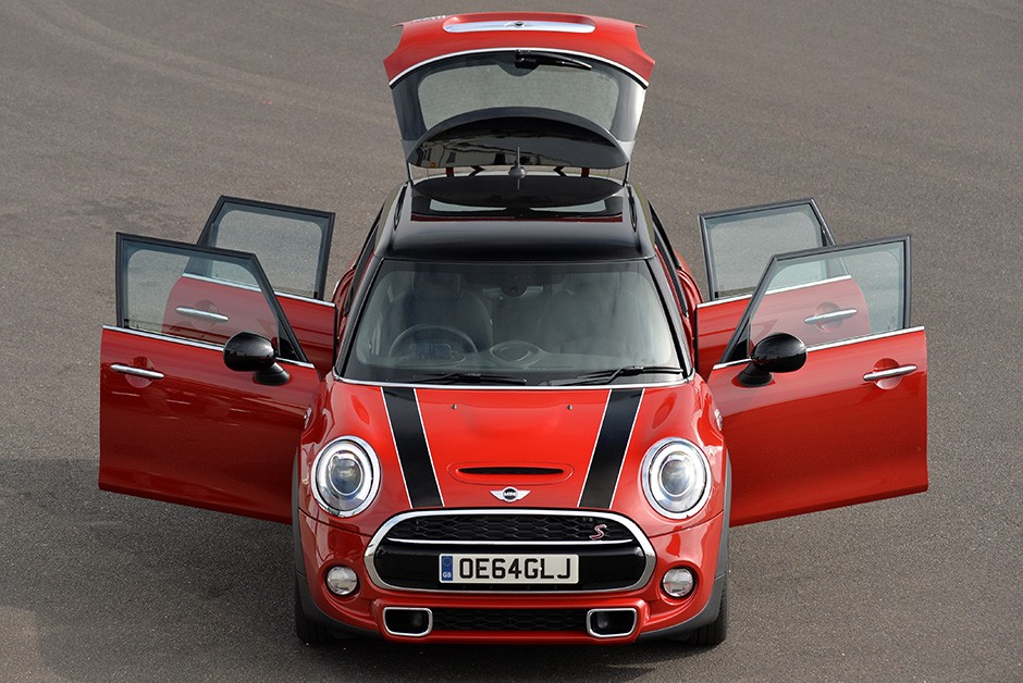 Mini Cooper com cinco portas
