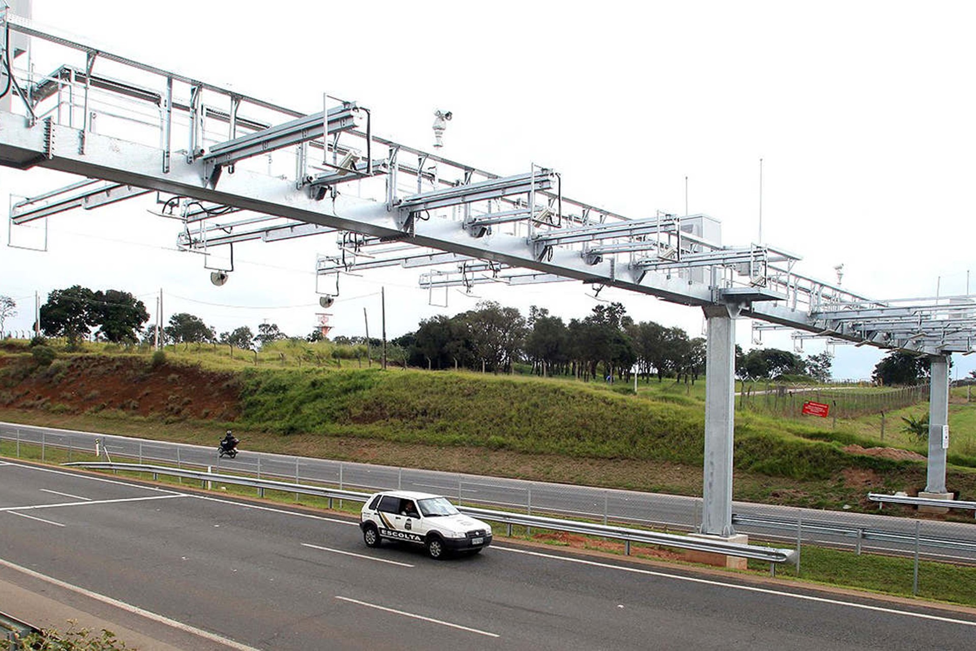 Free flow: como não levar multa de evasão no pedágio eletrônico