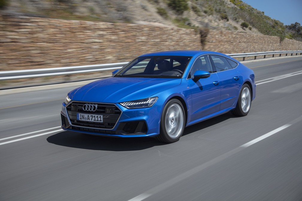 Audi A7 tem sistema híbrido leve para auxiliar na partida e no start-stop — Foto: Divulgação