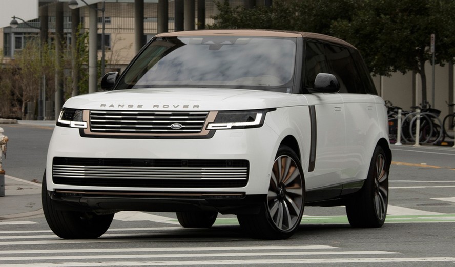 Range Rover SV tem carroceria longa e detalhes exclusivos