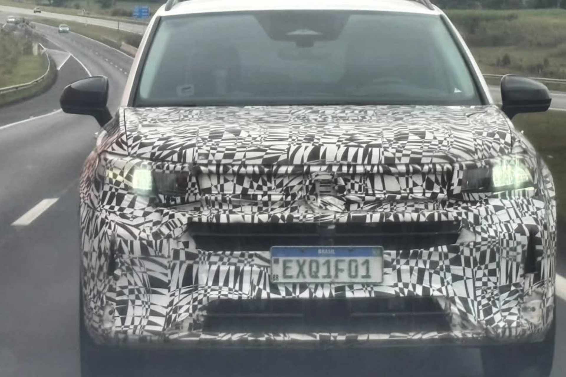 Flagra: novo Volkswagen Taos testa motor híbrido para encarar SUVs chineses