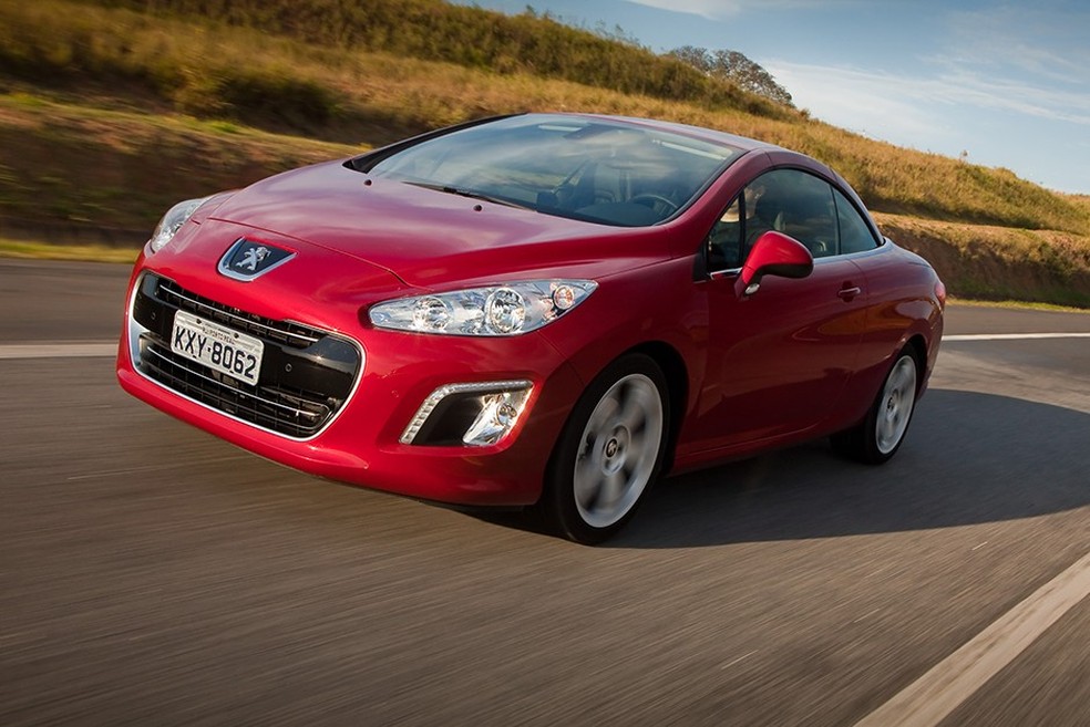 Peugeot 308 CC (modelo da geração anterior à do Leblon) tem capota rígida retrátil (Foto: Divulgação) — Foto: Auto Esporte