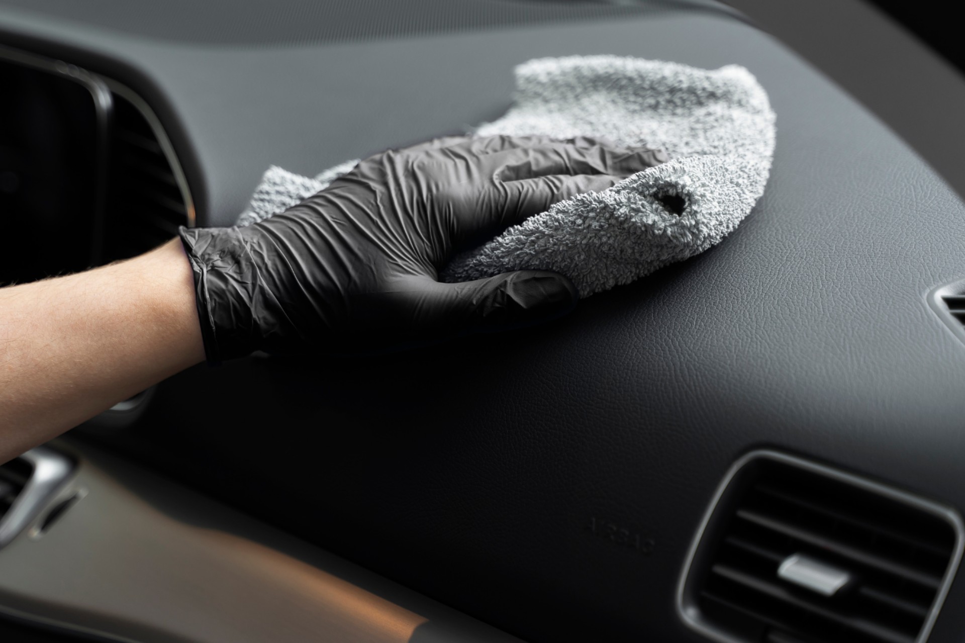 5 opções de cera automotiva para deixar seu carro brilhando