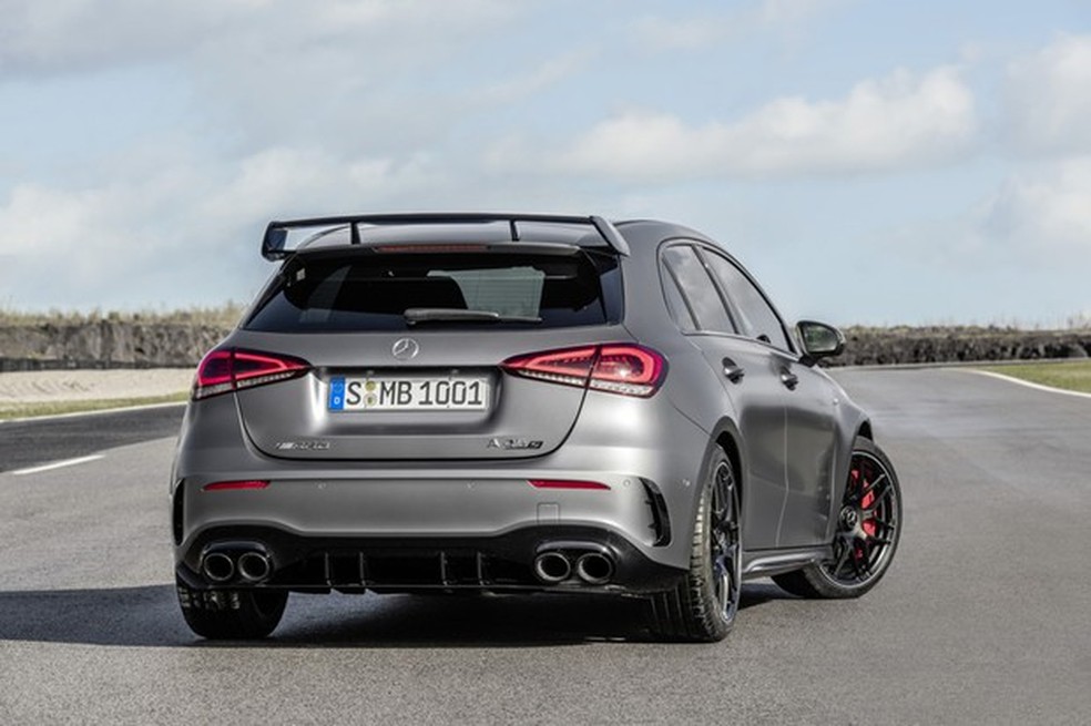O visual do hatch fica nervoso com o tratamento de choque da AMG (Foto: Divulgação) — Foto: Auto Esporte