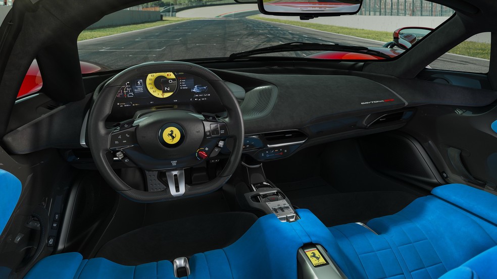 Ferrari Daytona SP3 tem interior bem parecido com o da SF90 e outras modelos da marca italiana — Foto: Ferrari/Divulgação