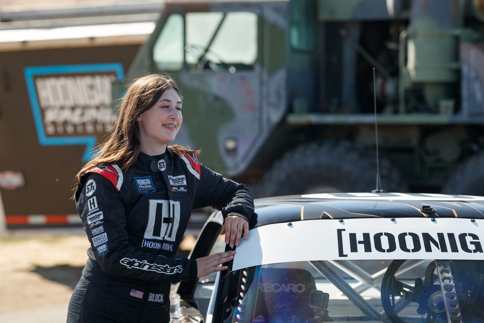Lia, filha do piloto Ken Block, acelerou Ford Mustang Hoonicorn do pai, que tem 1.400 cv — Foto: Divulgação