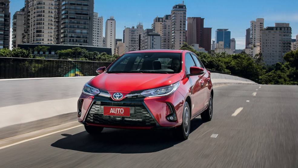 Toyota Yaris está presente tanto com o hatch quanto com o sedã — Foto: Divulgação