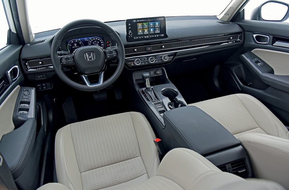 Cabine do Honda Civic de 11ª geração é mais refinado e elegante do que a anterior — Foto:  Murilo Góes