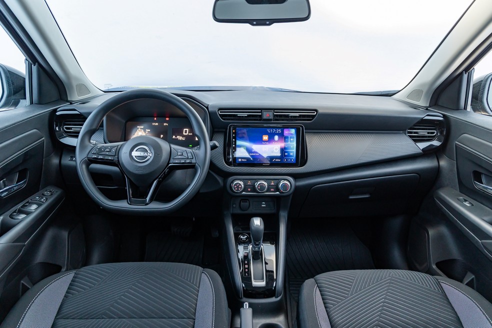 Nissan Kait tem o interior bem parecido com o do Kicks Play — Foto: Renato Durães/Auto News Brasil