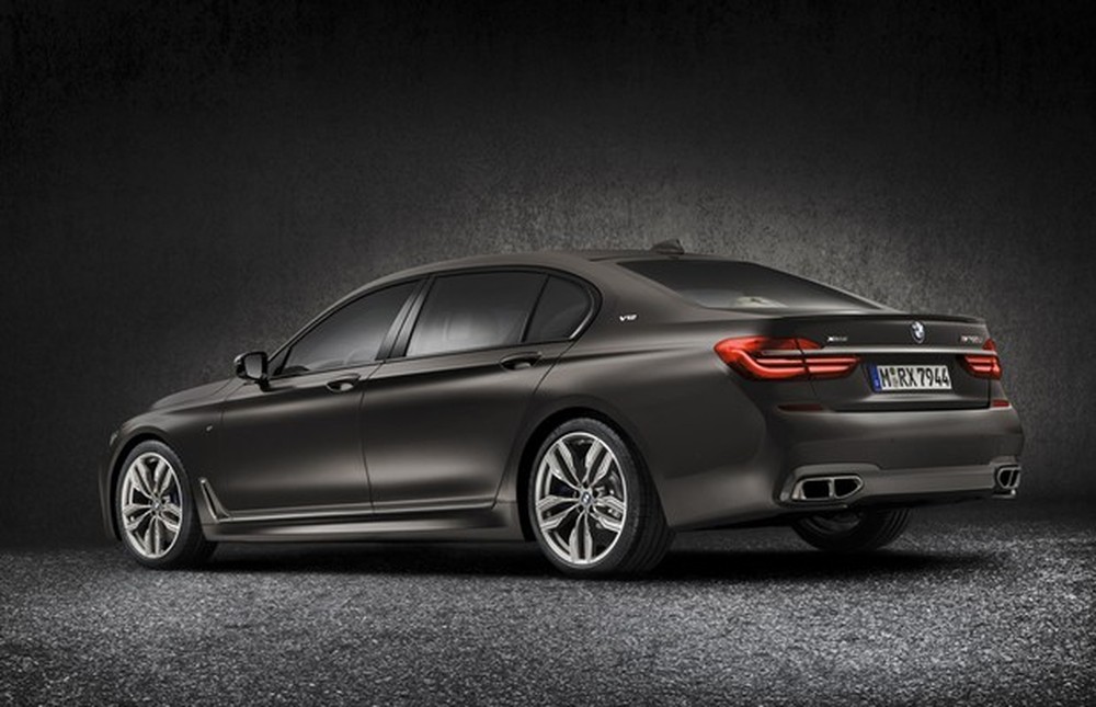 BMW M760i xDrive é revelado com 600 cv