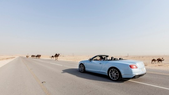 Com novo Bentley, Steven Kane vence trem em prova no deserto