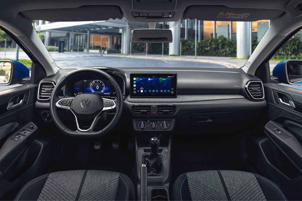 Interior do Volkswagen Tera TSI é simples, mas não chega a ser, como diziam jornalistas das antigas, "espartano" — Foto: Divulgação/Volkswagen