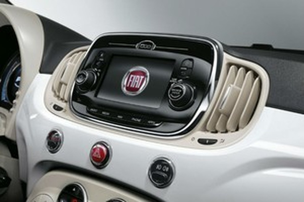 Novo Fiat 500 traz central multimídia Uconnect (Foto: Divulgação) — Foto: Auto Esporte