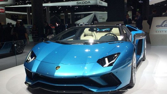 Lamborghini mostra Aventador S Roadster no Salão de Frankfurt
