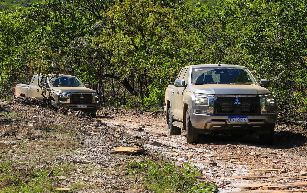Nova Mitsubishi Triton Katana é a versão mais cara e equipada; traz câmera com visão 360° e central multimídia maior — Foto: Divulgação