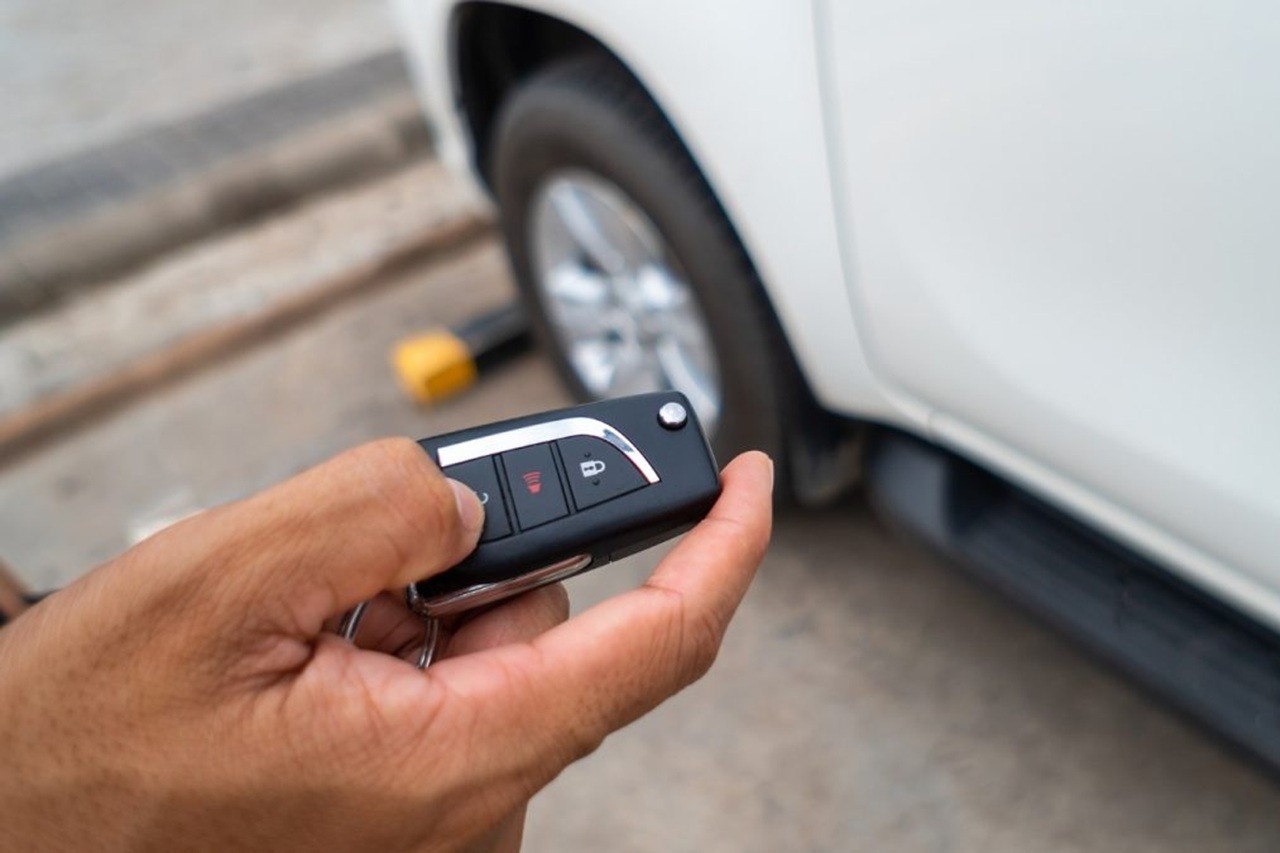 Golpistas bloqueiam sinal da chave para roubar carros; saiba se proteger