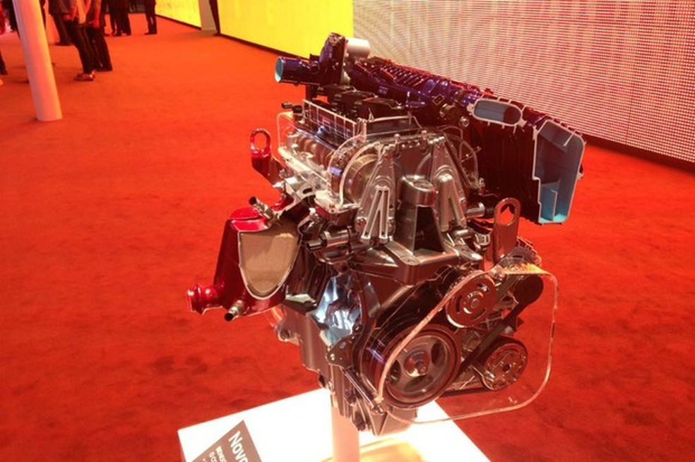 Novos motores Sce da Renault são expostos no estande (Foto: Julio Cabral/Auto News Brasil) — Foto: Auto Esporte